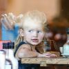 Maxwell, la fille aînée de Jessica Simpson, fait des grimaces dans un restaurant de Los Angeles, le 30 septembre 2014