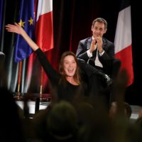 Carla Bruni-Sarkozy : La groupie de Nicolas ovationnée en plein meeting !