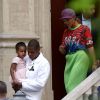 Jay Z, Beyoncé et leur fille Blue Ivy visitent un hôtel particulier près de l'Élysée à Paris le 2 octobre 2014.