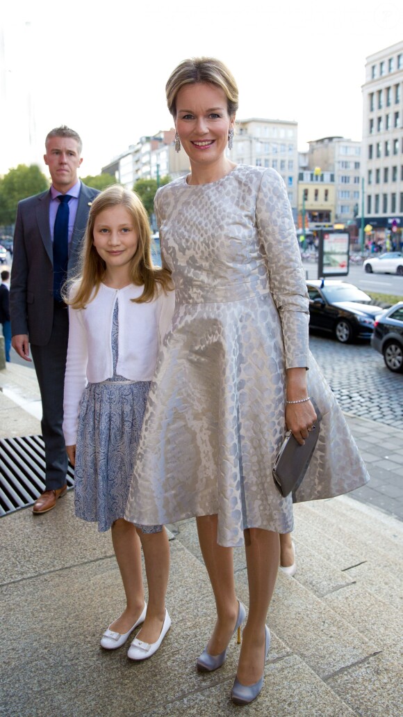 La princesse héritière Elisabeth de Belgique, 12 ans, était avec sa mère la reine Mathilde de Belgique lors de la finale du concours Genée International Ballet Competition à Anvers, le 27 septembre 2014