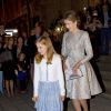La princesse héritière Elisabeth de Belgique, 12 ans, accompagnait sa mère la reine Mathilde de Belgique lors de la finale du concours Genée International Ballet Competition à Anvers, le 27 septembre 2014