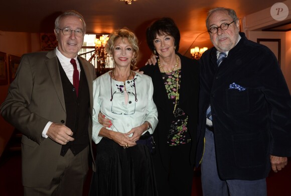 Bernard Le Coq, Béatrice Agenin, Anny Duperey et Joël Santoni - Anny Duperey a reçu la médaille d'Officier de la Légion d'Honneur au théâtre du Palais Royal à Paris le 6 octobre 2014