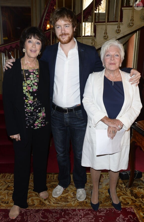 Anny Duperey, son fils Gaël Giraudeau et Line Renaud - Anny Duperey a reçu la médaille d'Officier de la Légion d'Honneur au théâtre du Palais Royal à Paris le 6 octobre 2014