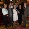 Béatrice Agenin, Francis Nani, Gaël Giraudeau, Line Renaud, Joël Santoni, Anny Duperey et Bernard Le Coq - Anny Duperey a reçu la médaille d'Officier de la Légion d'Honneur au théâtre du Palais Royal à Paris le 6 octobre 2014