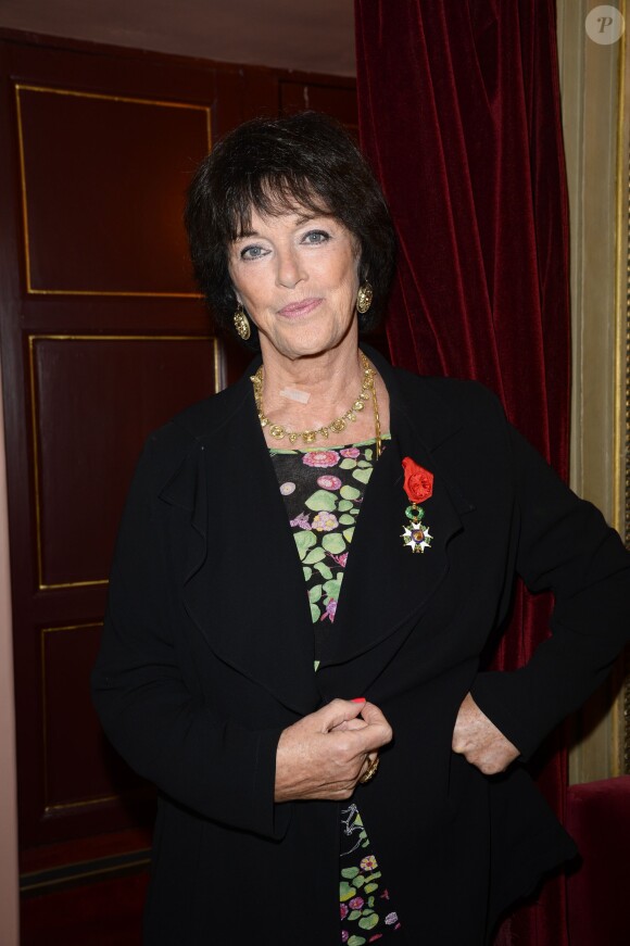 Anny Duperey a reçu la médaille d'Officier de la Légion d'Honneur au théâtre du Palais Royal à Paris le 6 octobre 2014