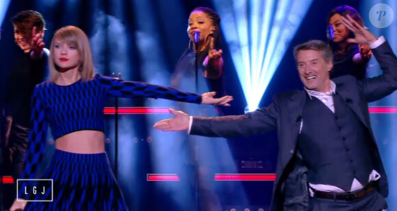 Taylor Swift entraîne Antoine de Caunes dans une danse survoltée sur Shake it off, dans Le Grand Journal, le lundi 6 octobre 2014, sur Canal+