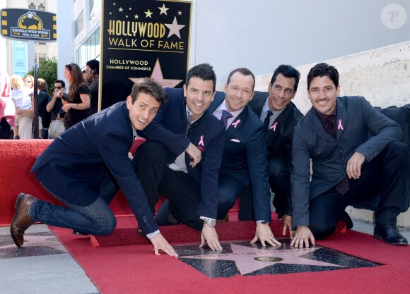 Les membres des New Kids on The Block reçoivent leur étoile sur le Hollywood Walk of Fame à Los Angeles, le 9 octobre 2014.