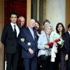Gilles Jacob entouré de sa famille - Cérémonie de remise des insignes de Grand Officier de la Légion d'honneur à Gilles Jacob par le président de la République au palais de l'Elysée le 9 octobre 2014.