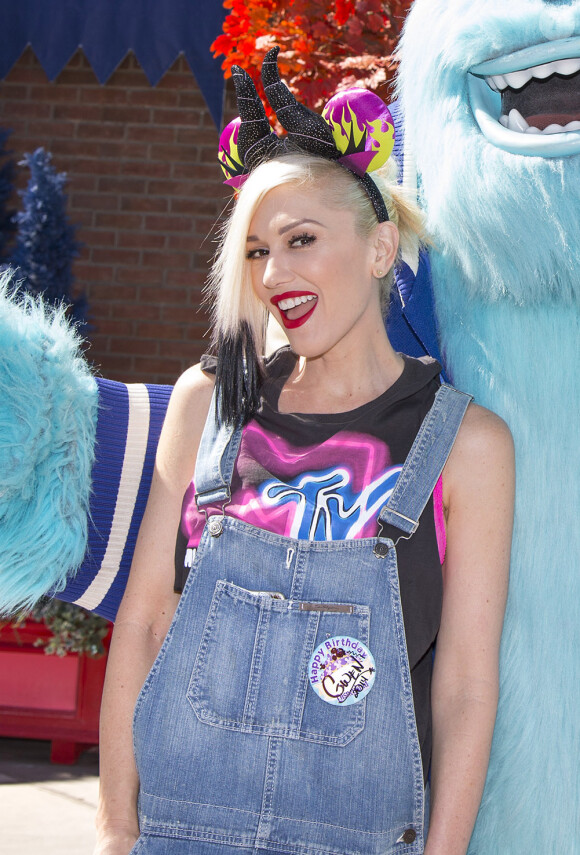 Gwen Stefani prend la pose à Disney California Adventure Park, le 6 octobre 2014 à Anaheim.