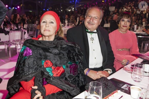 Ursula Andress, le roi Fouad d'Egypte lors de l'élection de Miss Suisse 2014 à Berne, le 11 octobre 2014