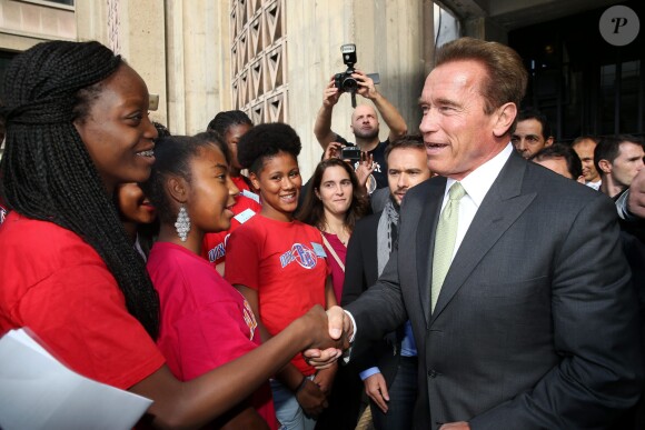 Arnold Schwarzenegger est allé à la rencontre de jeunes de banlieue au Palais d'Iéna, à Paris le 11 octobre 2014