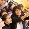 Estelle Denis à l'école à Chatou (Yvelines) pour la dictée ELA le 13 octobre 2014