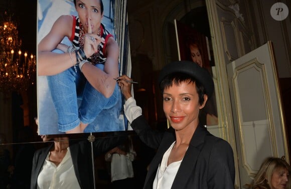 Sonia Rolland - Cocktail de lancement du livre "Garde-Robes" de Nathalie Garçon à l'Hôtel Régina à Paris, le 13 octobre 2014.