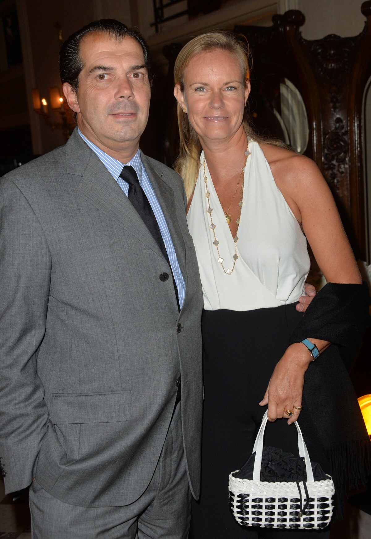 Vidéo Le prince CharlesEmmanuel de BourbonParme et sa femme Constance Cocktail de Vidéo Le prince CharlesEmmanuel de BourbonParme et sa femme Constance Cocktail de