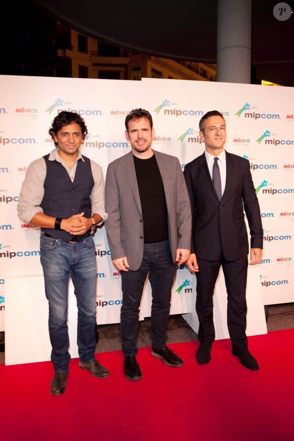 Night Shyamalan, Matt Dillon et Hernan Lopez sur le tapis rouge de la soirée du Mipcom à l'hôtel Martinez à Cannes, le 13 octobre 2014.