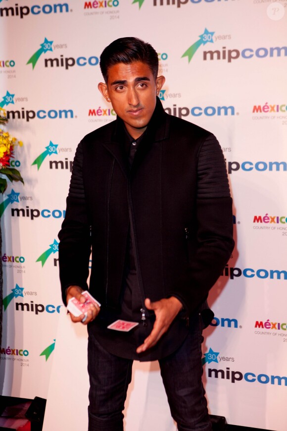 Zack Mirza sur le tapis rouge de la soirée du Mipcom à l'hôtel Martinez à Cannes, le 13 octobre 2014.