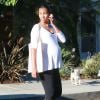 Exclusif - Zoe Saldana enceinte, se rend chez une amie à Hollywood, le 22 septembre 2014.