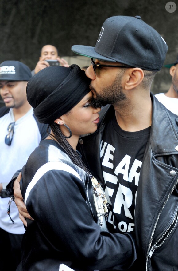 Alicia Keys (enceinte) et son mari Swizz Beatz manifestent à New York, le 14 octobre 2014.