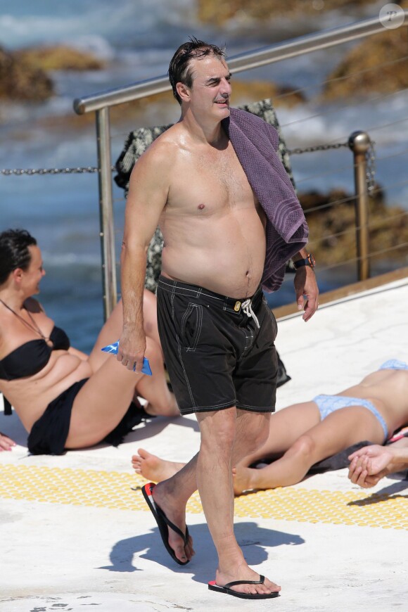 Chris Noth prend du bon temps dans une piscine à Sydney en Australie. Le 12 octobre 2014.
