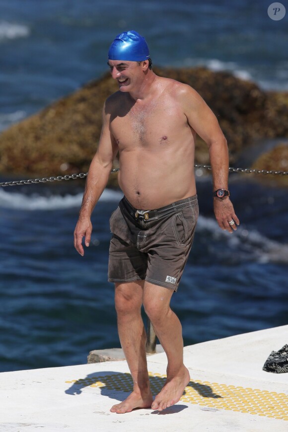 Chris Noth prend du bon temps dans une piscine à Sydney en Australie. Le 12 octobre 2014.