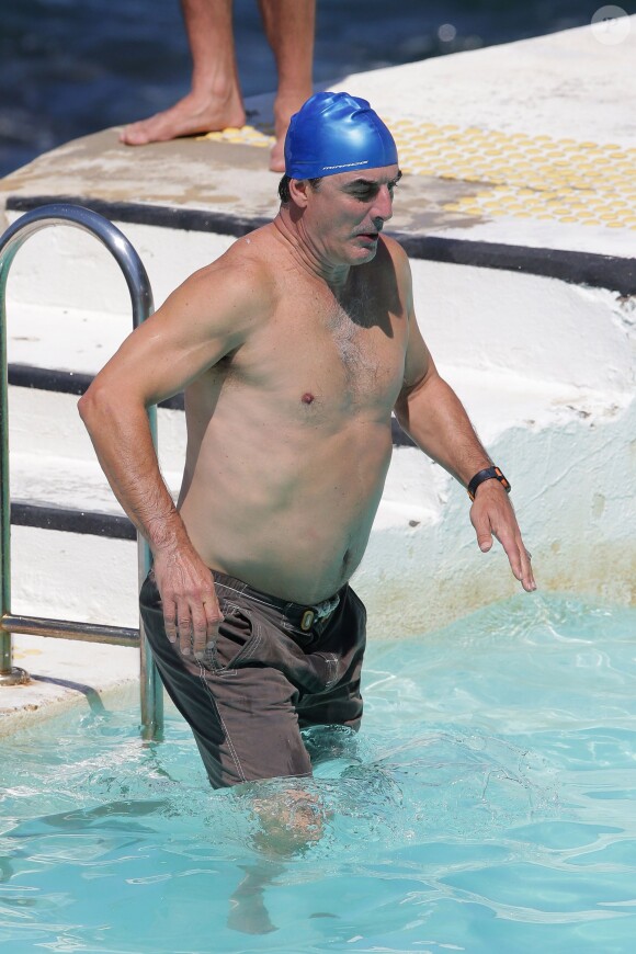 Chris Noth prend du bon temps dans une piscine à Sydney en Australie. Le 12 octobre 2014.
