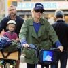 Naomi Watts et Liev Schreiber vont à l'école avec leurs enfants à New York le 17 octobre 2014.
