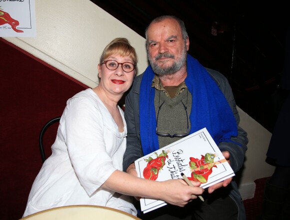 Exclusif - Pascale Bordet et Jean-Claude Drouot - Pascale Bordet et Juliette dédicacent leur livre "Bestioles de théâtre" au théâtre Saint-Georges à Paris le 20 octobre 2014