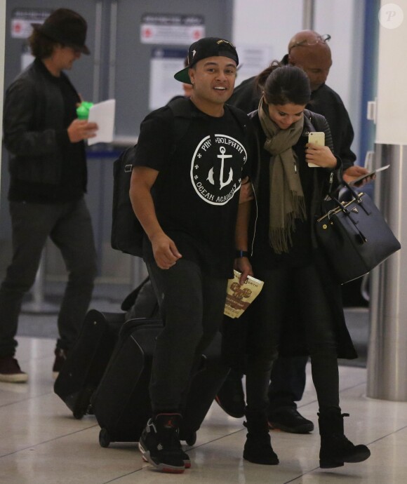 Exclusif - Orlando Bloom et Selena Gomez aperçus à l'aéroport de LAX à Los Angeles, le 20 octobre 2014.