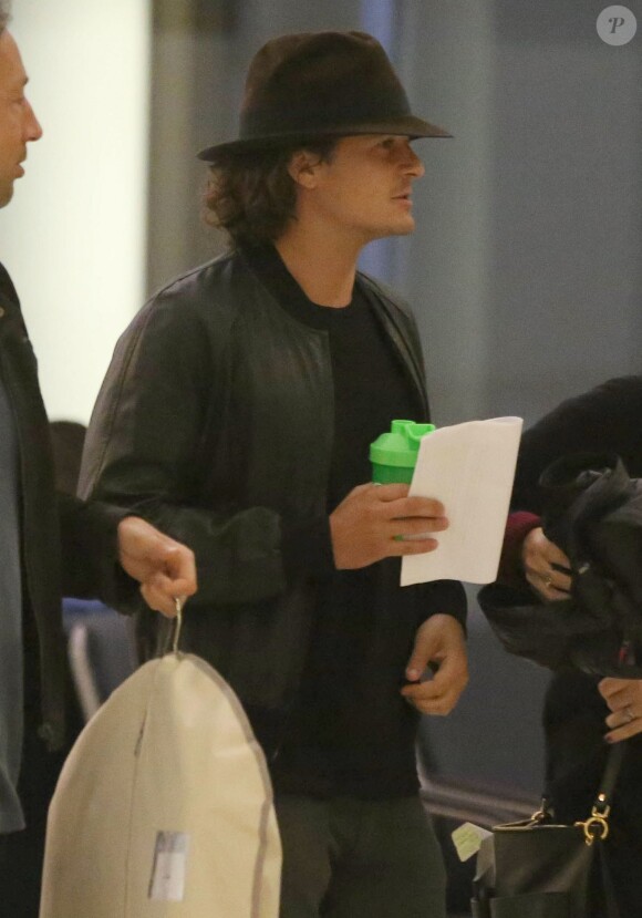 Exclusif - Orlando Bloom et Selena Gomez quittent l'aéroport de LAX à Los Angeles, le 20 octobre 2014.