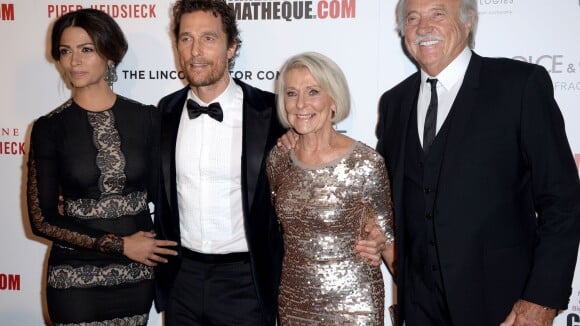 Matthew McConaughey : Héros ému au côté de sa femme, honoré face à sa mère