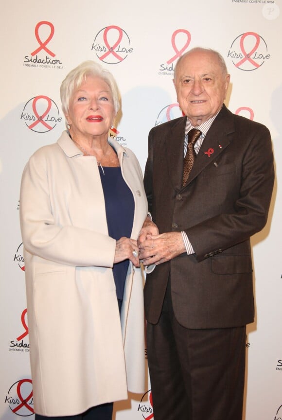 Line Renaud et Pierre Bergé lors du photocall du lancement de l'album des 20 ans de Sidaction à l'Elysée Biarritz, à Paris le 22 octobre 2014.