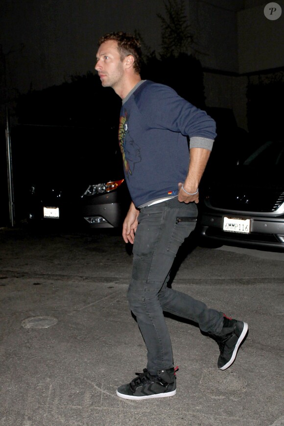 Chris Martin dans les rues de Los Angeles après avoir dîné avec son ex Gwyneth Paltrow, le 21 octobre 2014.