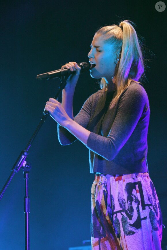 Exclusif - Hannah Reid - Le groupe London Grammar en concert au Palais des Sports à Paris, le 22 octobre 2014.