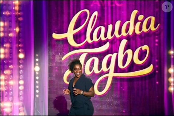 Claudia Tagbo lors de l'enregistrement de la soirée exceptionnelle Ce soir on rit avec Claudia Tagbo. Diffusion le mercredi 29 octobre à 20h50 sur TMC.