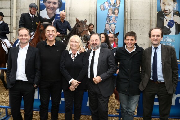 Les animateurs d'Europe 1 ont répondu présent, avenue François Ier à Paris, à l'occasion du défilé organisé pour les 10 ans d'antenne de Nicolas Canteloup, le vendredi 24 octobre 2014.