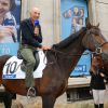 Nicolas Canteloup à cheval, avenue François Ier à Paris, à l'occasion du défilé organisé pour les 10 ans d'antenne de Nicolas Canteloup, le vendredi 24 octobre 2014.