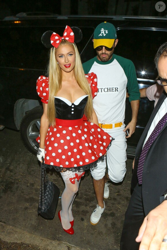 Paris Hilton arrive à la soirée d'Halloween de Casa Amigos à Beverly Hills le 24 octobre 2014