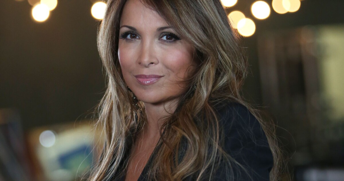 Hélène Ségara et son corps ''normal'' : ''On m'a mis un implant ...