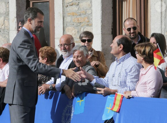 Le roi Felipe VI et la reine Letizia d'Espagne visitaient le village de Boal en Asturies, le 25 octobre 2014, dans le cadre de la remise du prix Village exemplaire des Asturies 2014.