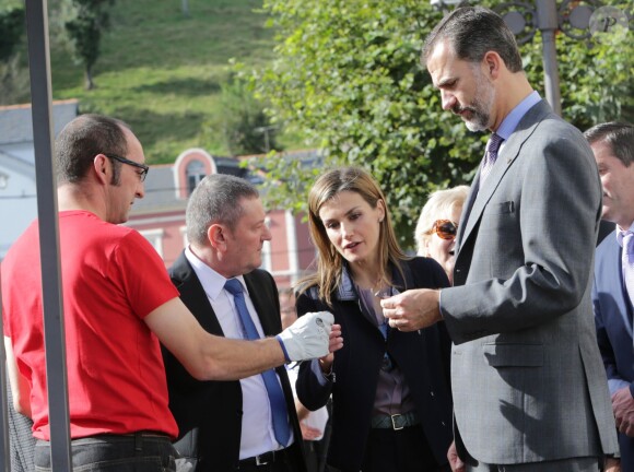 Le roi Felipe VI et la reine Letizia d'Espagne visitaient le village de Boal en Asturies, le 25 octobre 2014, dans le cadre de la remise du prix Village exemplaire des Asturies 2014.