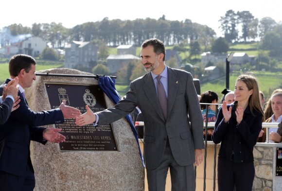 Le roi Felipe VI et la reine Letizia d'Espagne visitaient le village de Boal en Asturies, le 25 octobre 2014, dans le cadre de la remise du prix Village exemplaire des Asturies 2014.