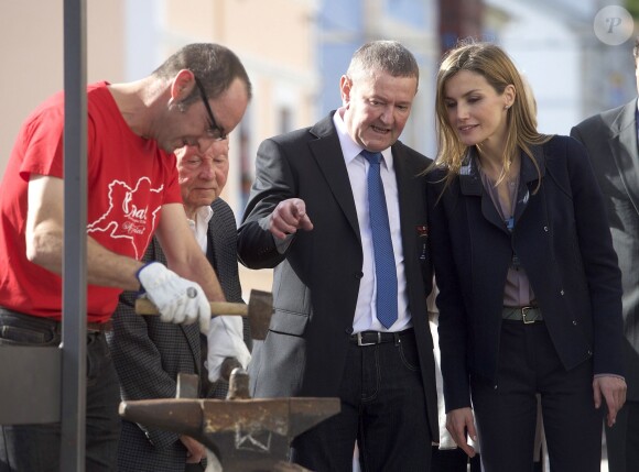 Le roi Felipe VI et la reine Letizia d'Espagne visitaient le village de Boal en Asturies, le 25 octobre 2014, dans le cadre de la remise du prix Village exemplaire des Asturies 2014.