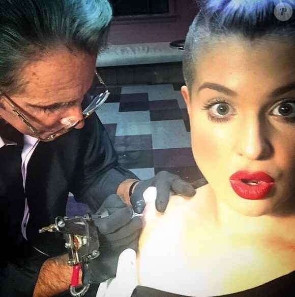 Kelly Osbourne s'est fait faire un tatouage en hommage à Joan Rivers, le octobre 2014