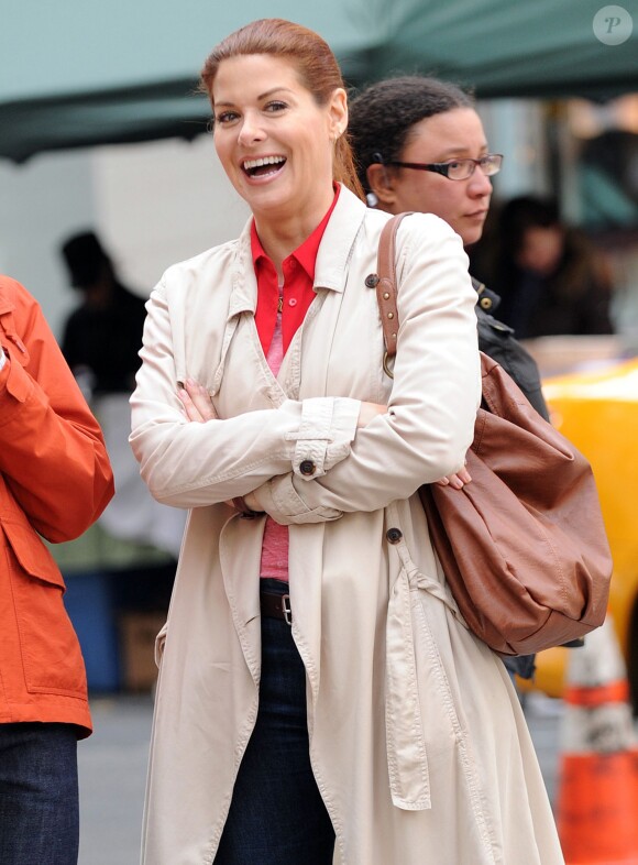 Exclusif - Debra Messing sur le tournage de "The Mysteries Of Laura" à New York, le 20 octobre 2014