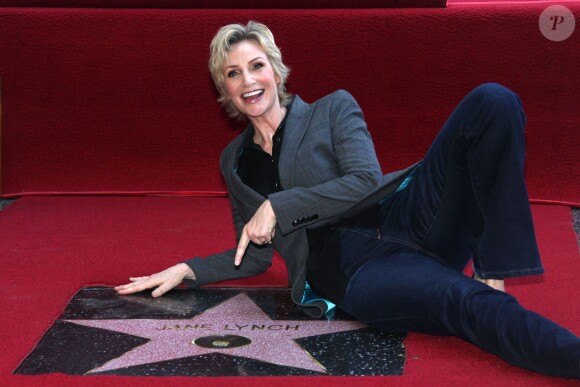 Jane Lynch reçoit son étoile sur le Walk of Fame à Hollywood, le 4 septembre 2013.