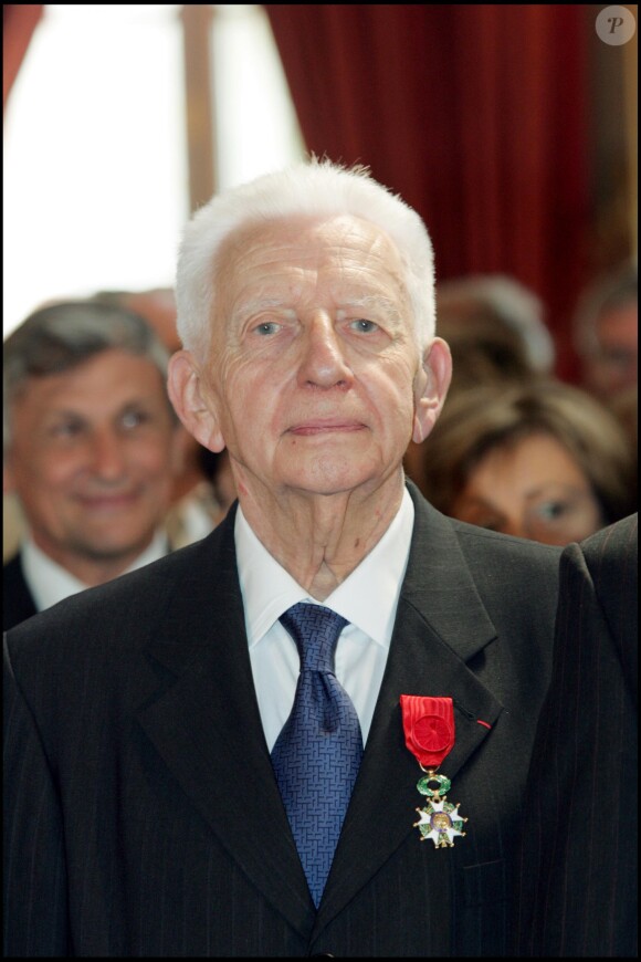 Xavier de Villepin a été fait officier de la légion d'honneur, des mains de Jacques Chirac, le 27 juin 2005.