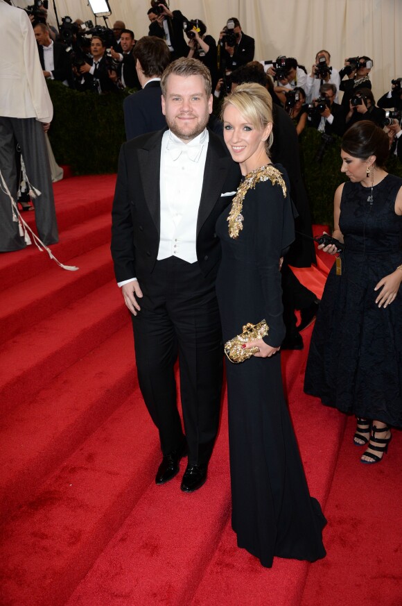 James Corden et son épouse Julia Carey lors du gala du Metropolitan Museum of Art's Costume Institute à New York le 5 mai 2014
