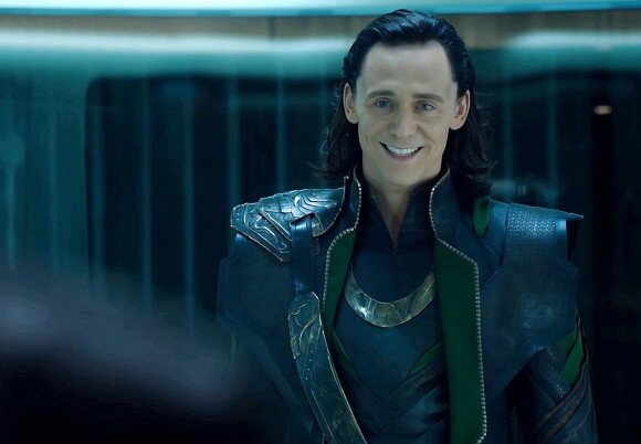 Tom Hiddleston est Loki dans l'univers Thor et Avengers