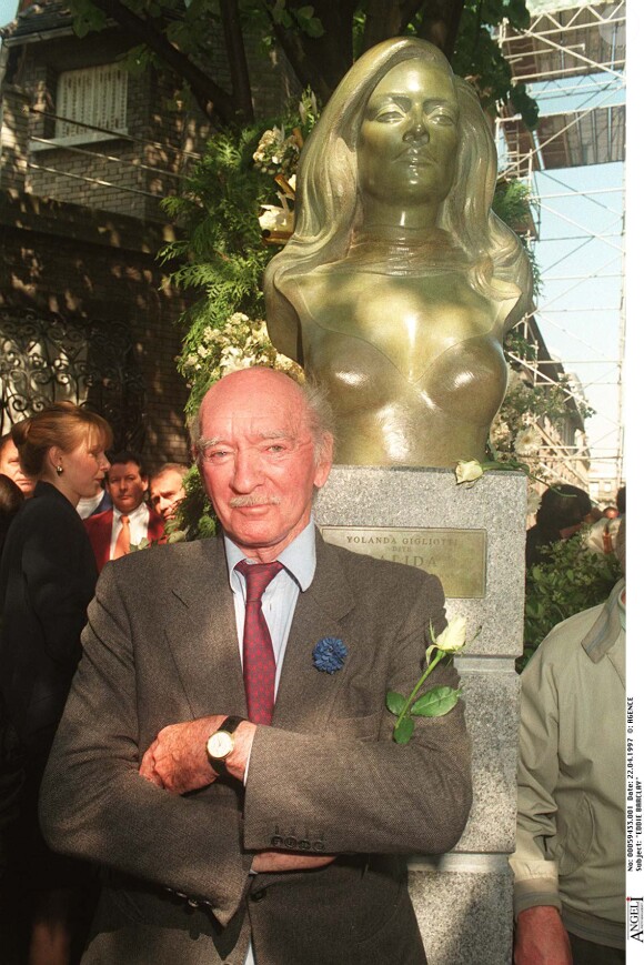 Eddie Barlcay lors de l'inauguration de la place Dalida à Montmartre, Paris, le 22 avril 1997.