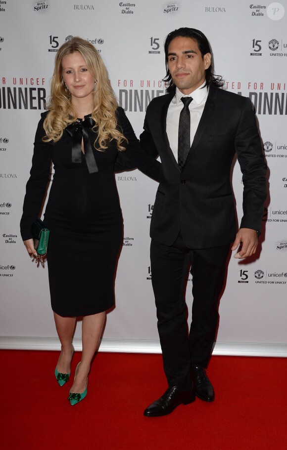 Radamel Falcao et sa femme Loreiei arrivent au dîner de gala UNICEF à Manchester, le 4 novembre 2014. 